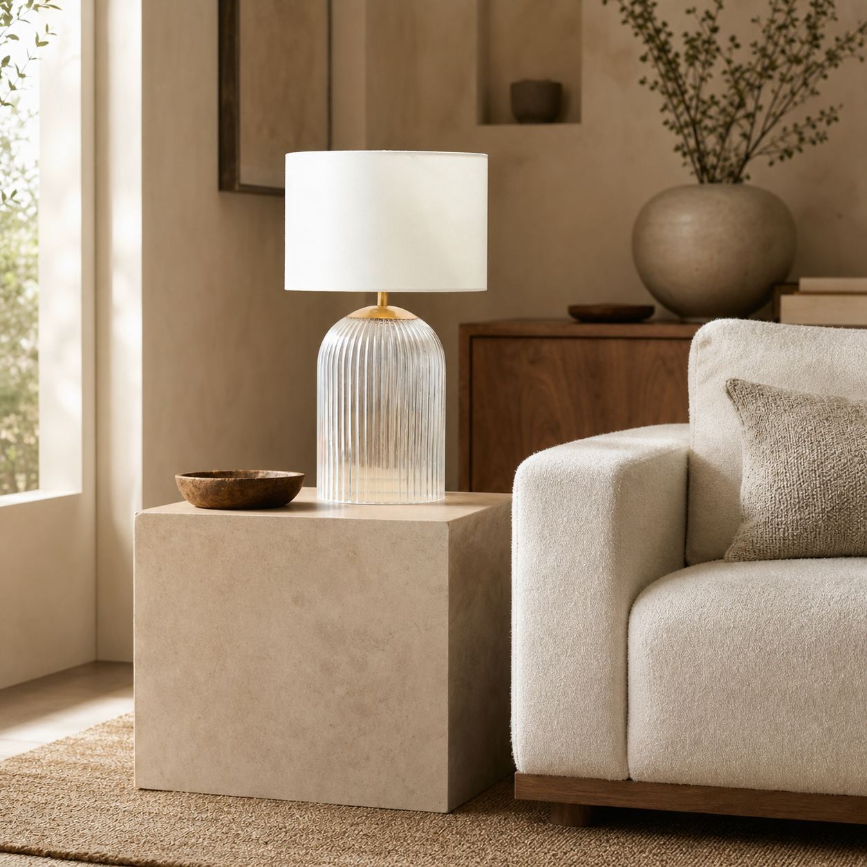 Bravira Strukturierte Glas Tischlampe mit klarer Leinen Schirm in zeitgemäßem Design für Wohnzimmer oder Homeoffice