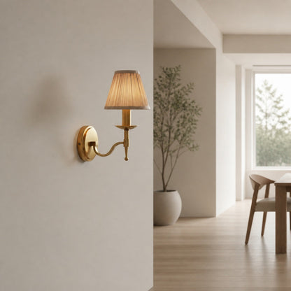 Tela Traditional Brass Wall Light - Classic Curved-Arm Sconce for Living Room & Hallway