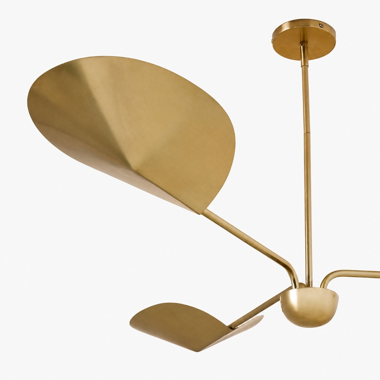 Kronleuchter aus Lutal-Bronze – Modernes Design mit monochromer Oberfläche