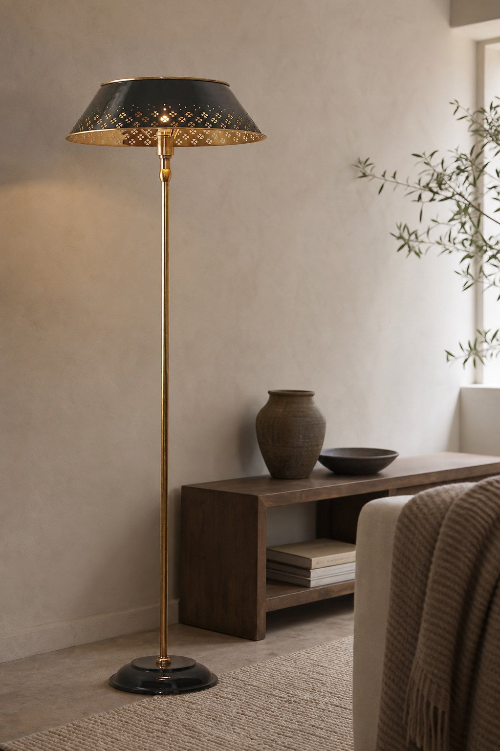 Auriglow Perforierte Messing Stehlampe - Space Age Stil für Wohnzimmer oder Schlafzimmer