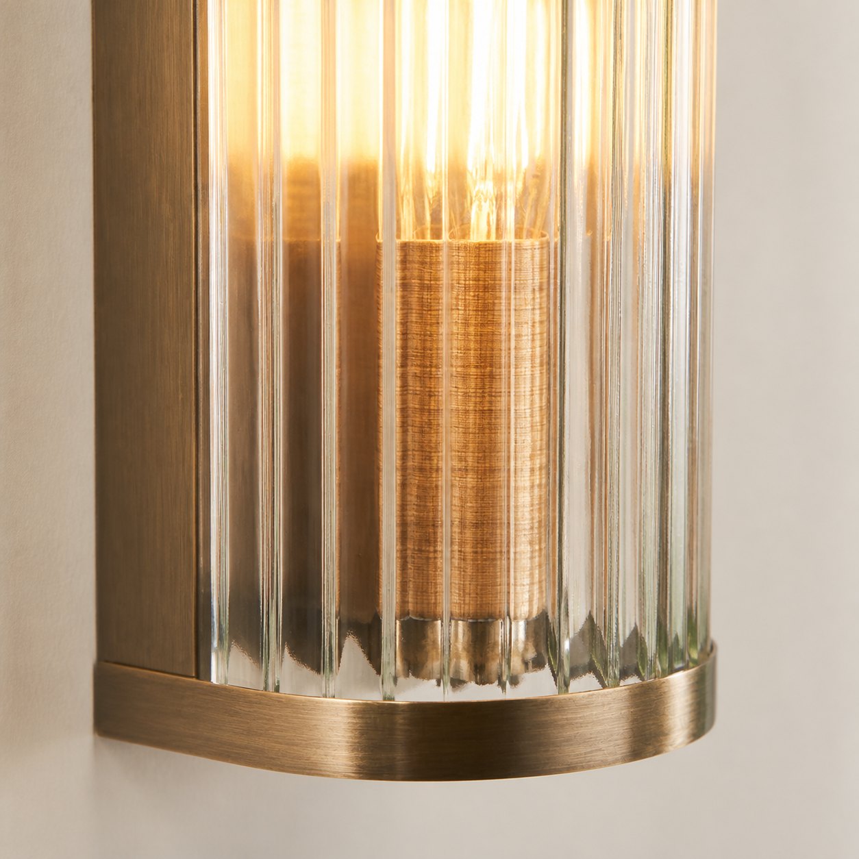 RibGlow Art Deco Ribbed Glass Wall Light - Vintage-Inspired Sconce for Living Room