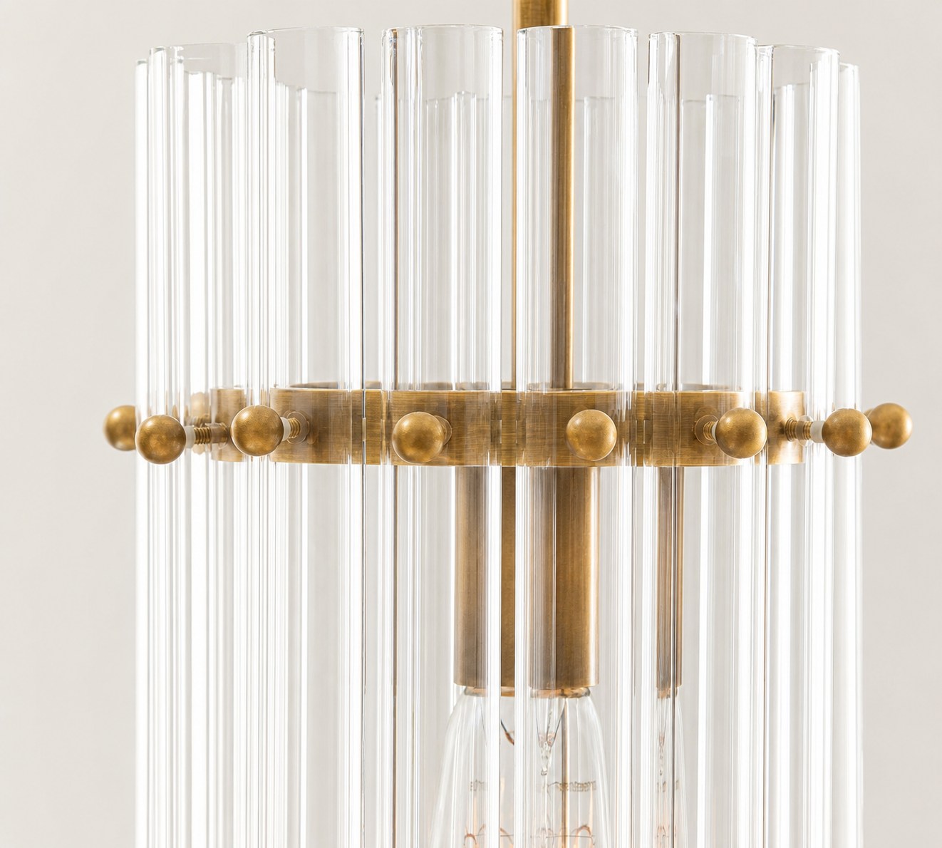 Lumora Kristall-Pendelleuchte – Elegantes Trommelmessing und geschliffenes Glas