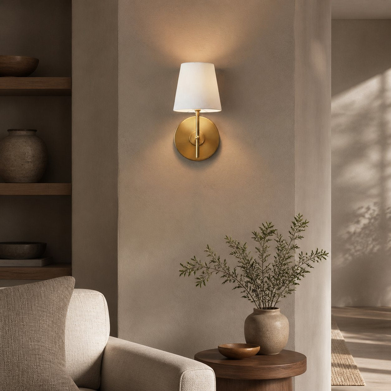 Ornato Elegante Mid Century Sconce mit schlanker Silhouette und warmem Licht für Leseecke oder Schlafbereich