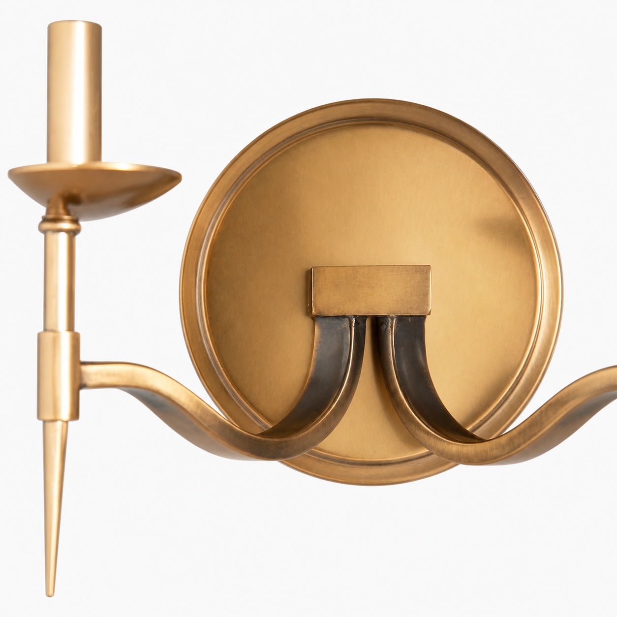 Tela Traditional Brass Wall Light - Classic Curved-Arm Sconce for Living Room & Hallway