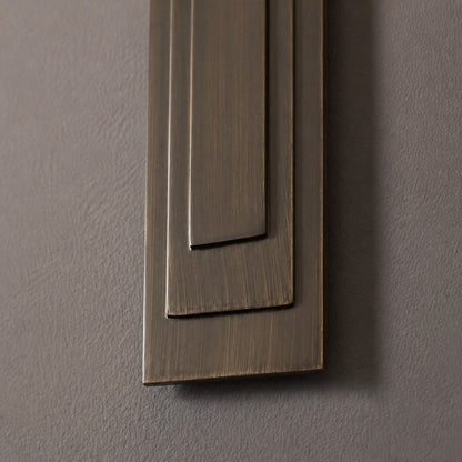Linexis Wandleuchte im Vintage-Stil mit skulpturalem Armdesign – Moderner Art-Deco-Stil für Flure und Schlafzimmer