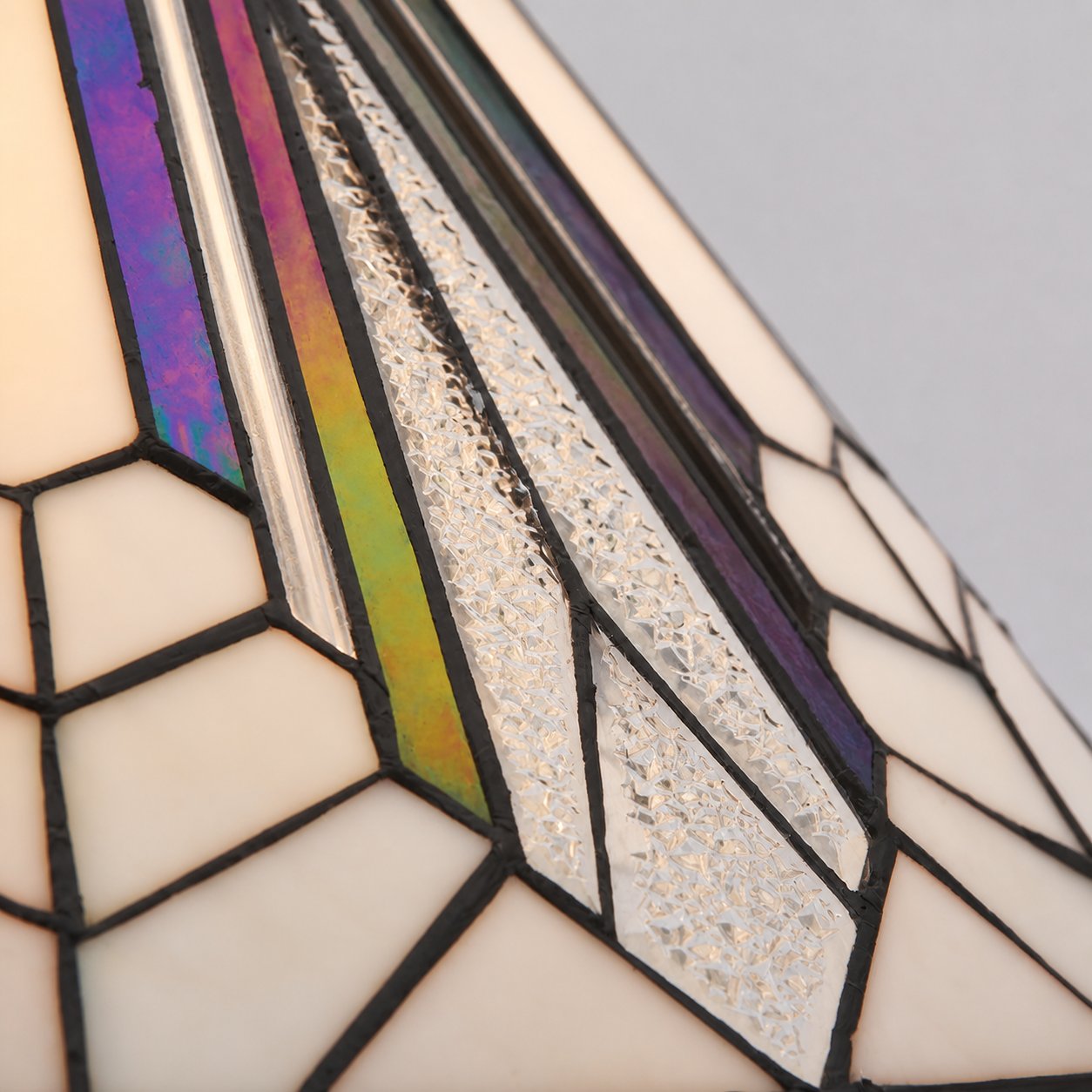 TF Astoria Tiffany Deckenleuchte – Geometrisches Glasdesign mit Noppen für das Wohnzimmer