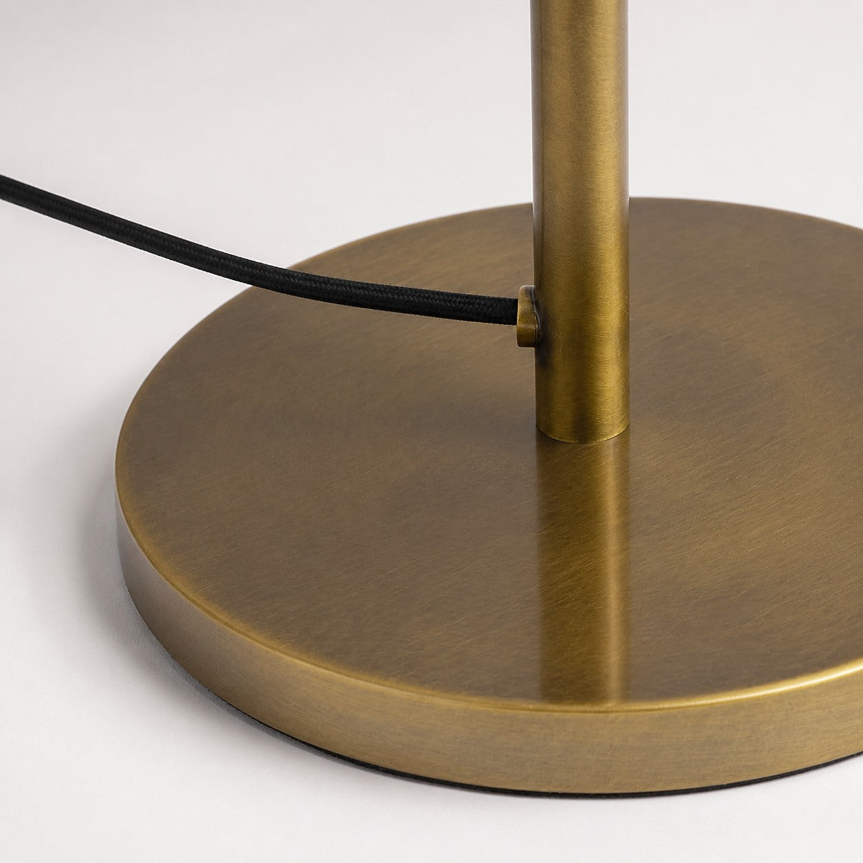 Rowan Schlanke Articulating Floor Lamp mit Leinenlampenschirm für fokussiertes Licht