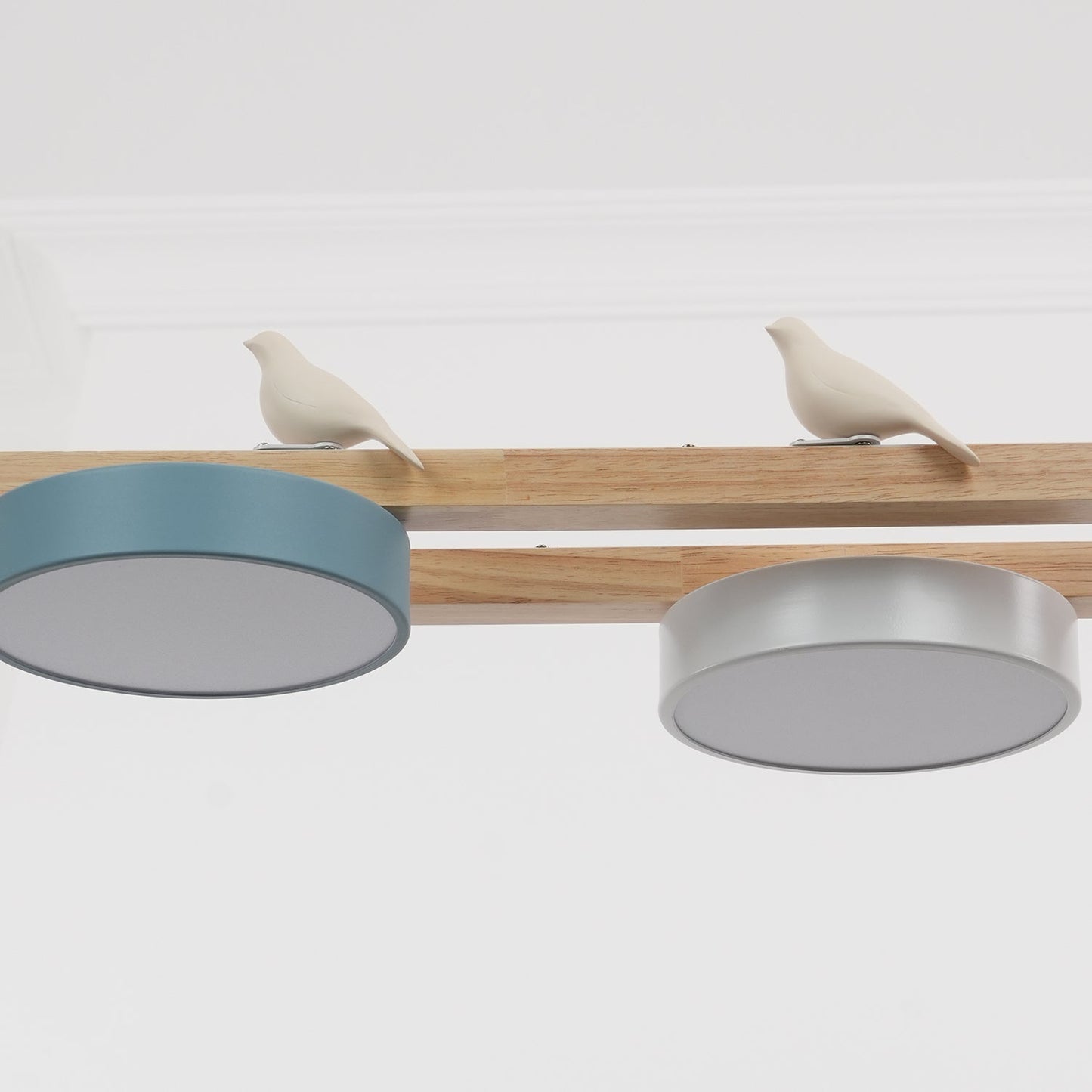 Vogel-Kronleuchter, Holzbalken, Metall, Acrylharz, integrierte LED, helles weißes Licht