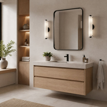 Moderne Glaswandleuchte von Vilonass – Längliches, minimalistisches Design für Innen- und Außenbereiche