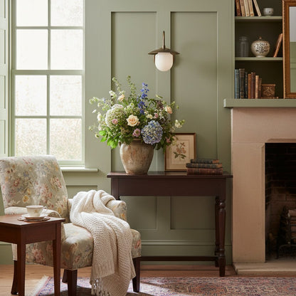 Curva Metal Arched Brass Wall Sconce - Elegant Metal Light for Modern Interiors