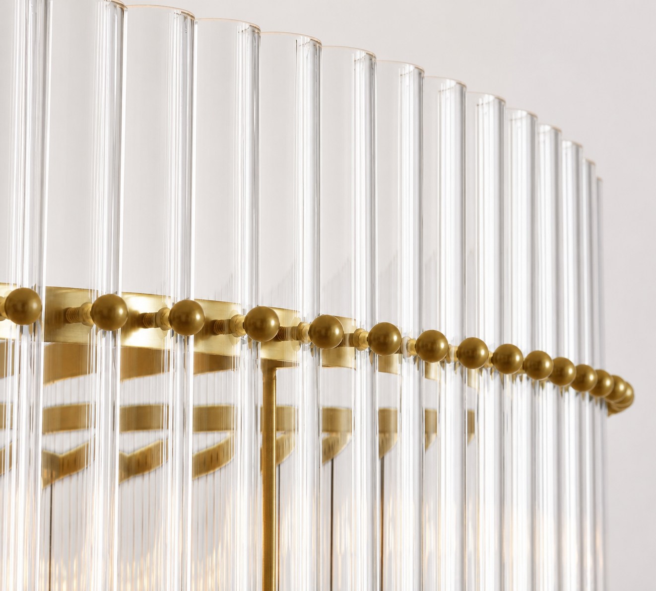 Lumora Kristall-Pendelleuchte – Elegantes Trommelmessing und geschliffenes Glas