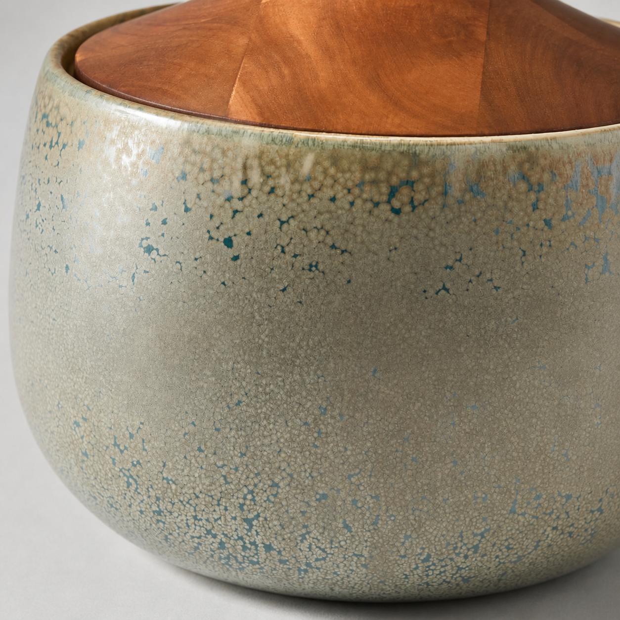 外观版权-Avero Contemporary Table Lamp - Textured Cement Design for Living Room and Office