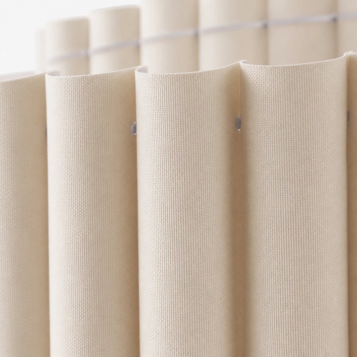 Velura Stehleuchte – Beige Leinenschirm und Metallgestell