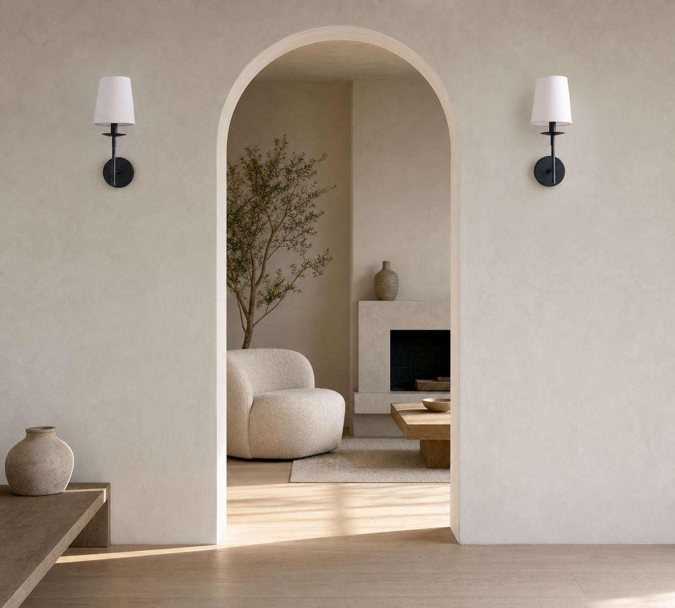 Rowan Schlanke Wandlampe mit Stoffschirm - Stilvolle Beleuchtung für Flur Bad und Schlafzimmer