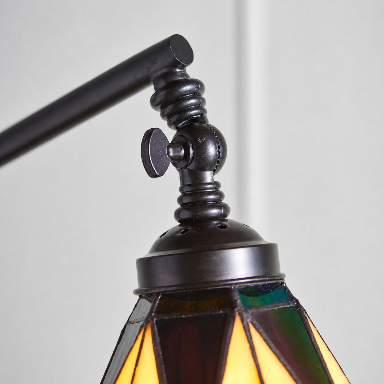 TF Dark Star Tiffany Stehleuchte – Art-Deco-Stehleuchte aus Buntglas für das Wohnzimmer