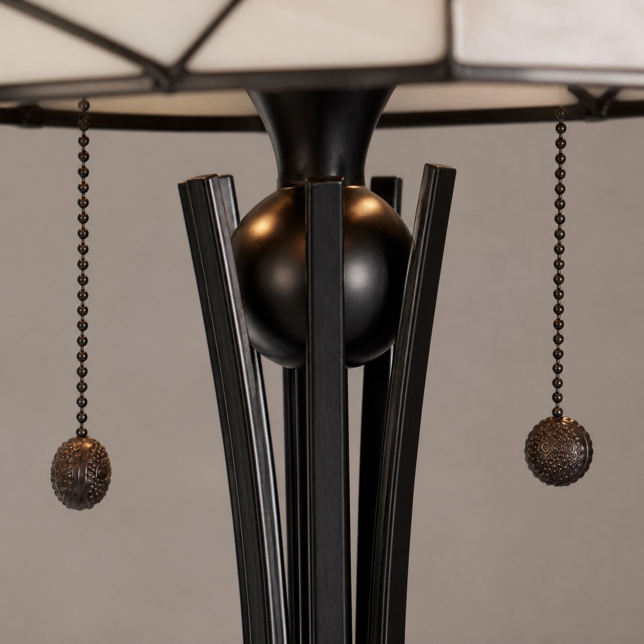 TF Astoria Art-Deco-Stehleuchte aus Buntglas – Stehleuchte im geometrischen Design für das Wohnzimmer