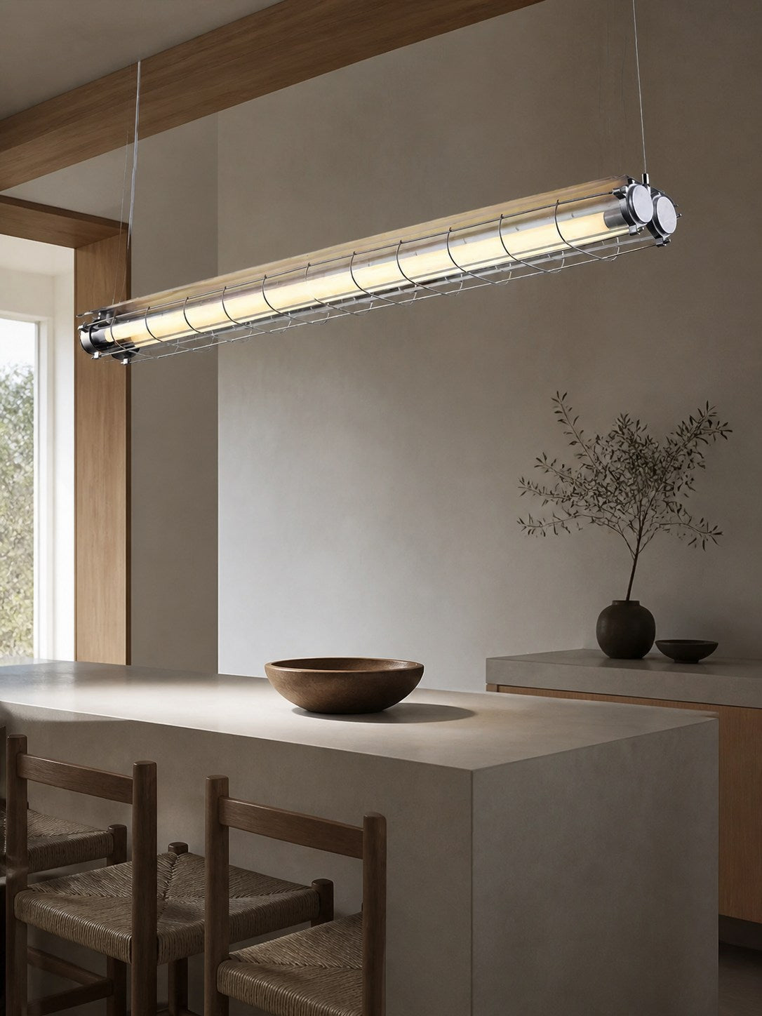 Kronleuchter aus Glas mit linearem Charakter, handgefertigt, klares Gusseisen, Metall, glatt, funkelnd