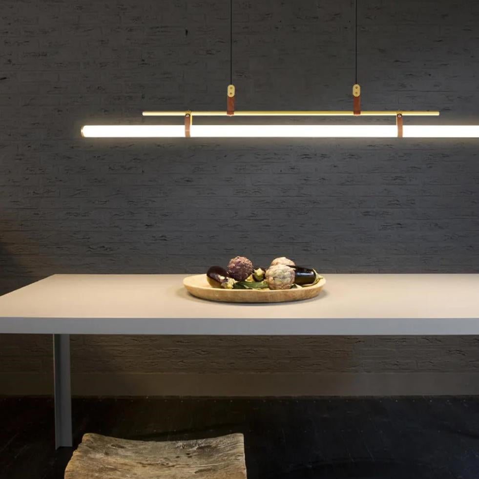 Modernes minimalistisches Langrohr Linearer LED Kronleuchter