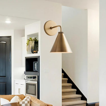 Retro-Wandleuchte aus Metall im Kegeldesign mit klassischem Design