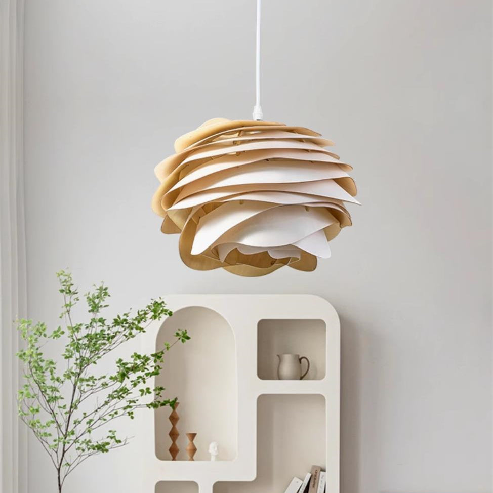 Französischer Tannenzapfen Holz Hängelampe Pendelleuchte mit raffiniertem Design für den Empfangsbereich