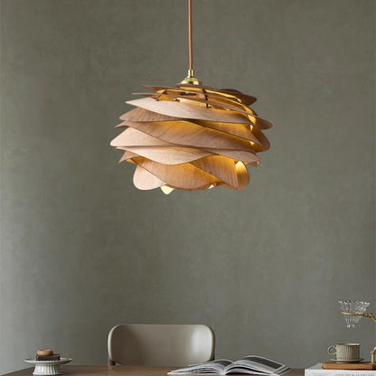 Französischer Tannenzapfen Holz Hängelampe Pendelleuchte mit raffiniertem Design für den Empfangsbereich