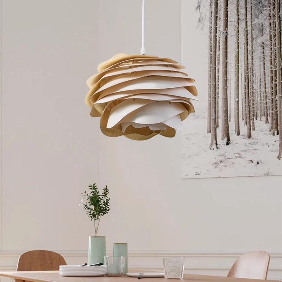 Französischer Tannenzapfen Holz Hängelampe Pendelleuchte mit raffiniertem Design für den Empfangsbereich